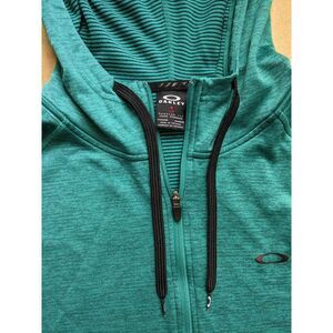 Oakley Full Zip Green Black Striped Performance Jacket‎ Pockets